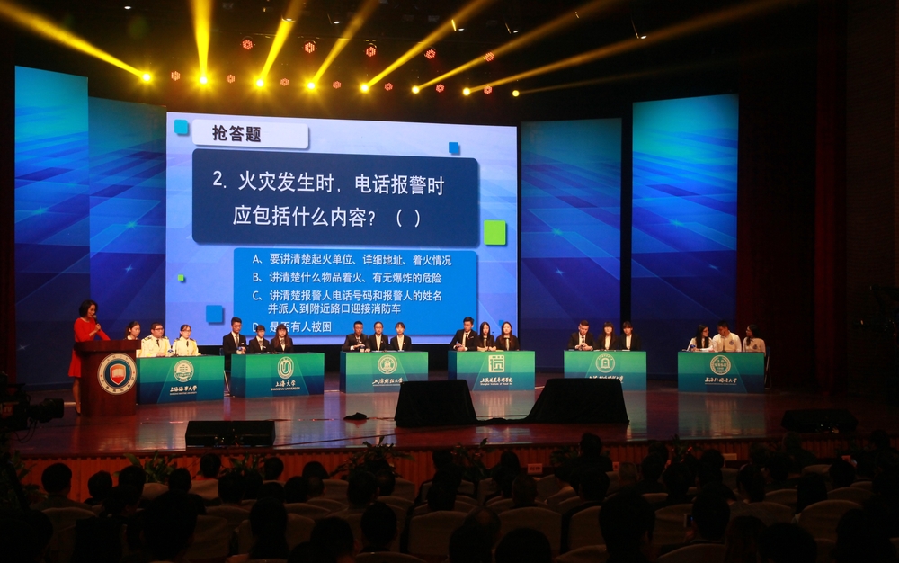 总决赛现场抢答环节