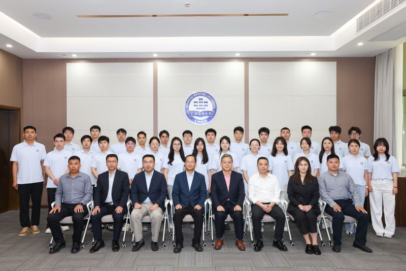 韦立国际集团产教融合就业能力提升专项班开班仪式在学校举行