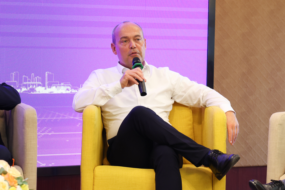 迈克尔·朗德做交流发言