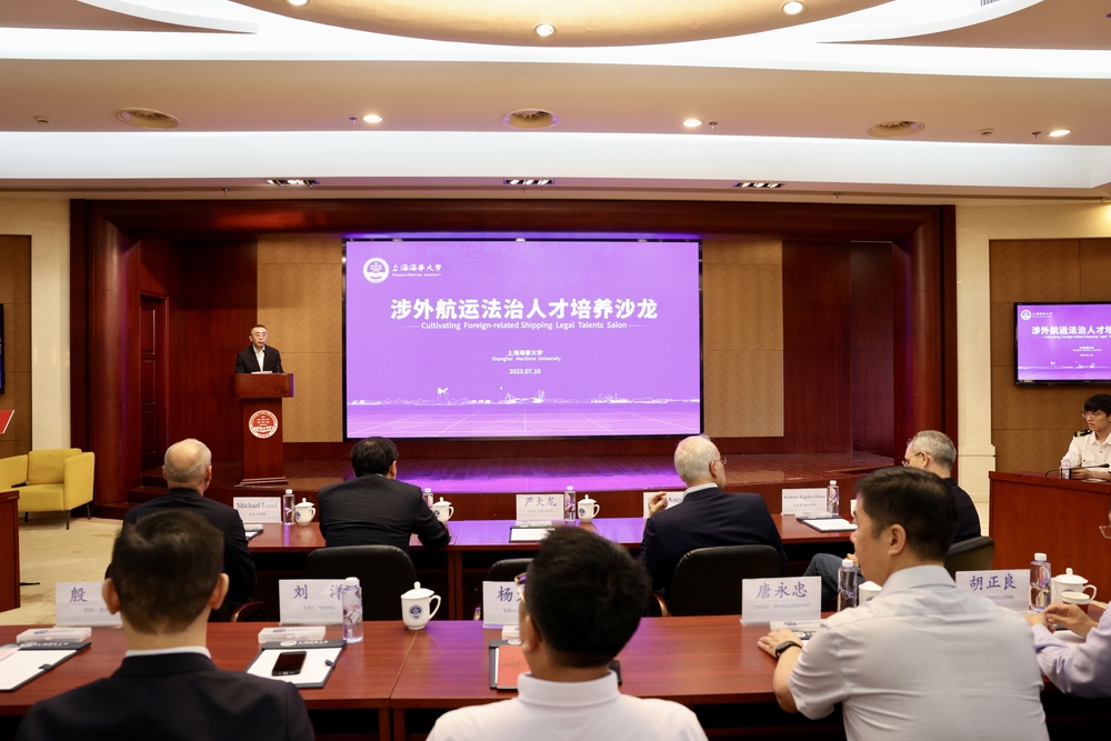 校党委副书记、纪委书记严大龙致辞