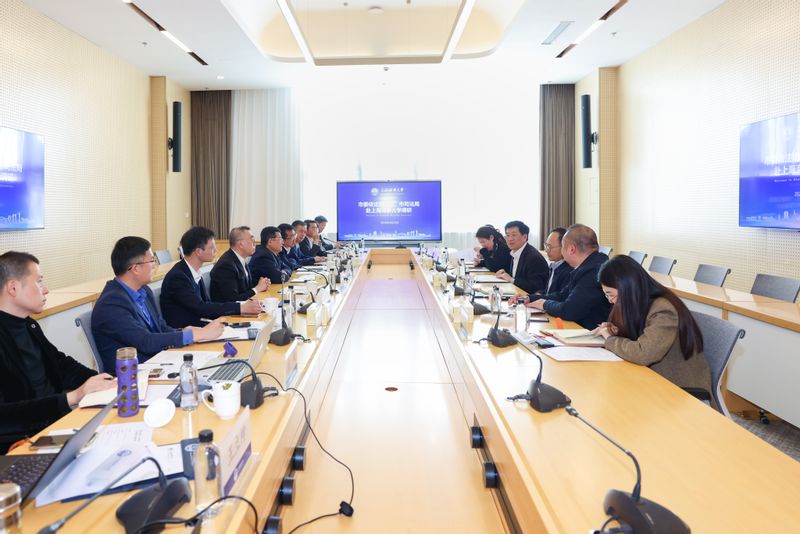 市委依法治市办成员、市司法局刘言浩副局长一行来校调研