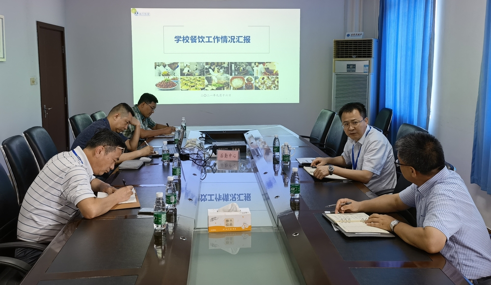 校领导到后勤中心调研学校餐饮工作