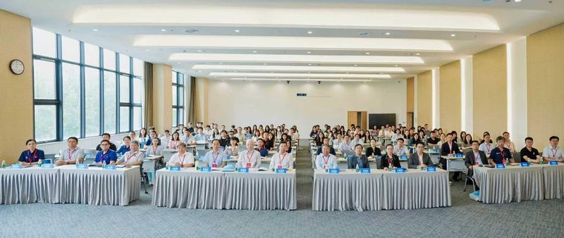 中国优选法统筹法与经济数学研究会管理决策与信息系统分会2026年年会暨“AI大模型时代下的管理决策”学术研讨会在上海海事大学举办