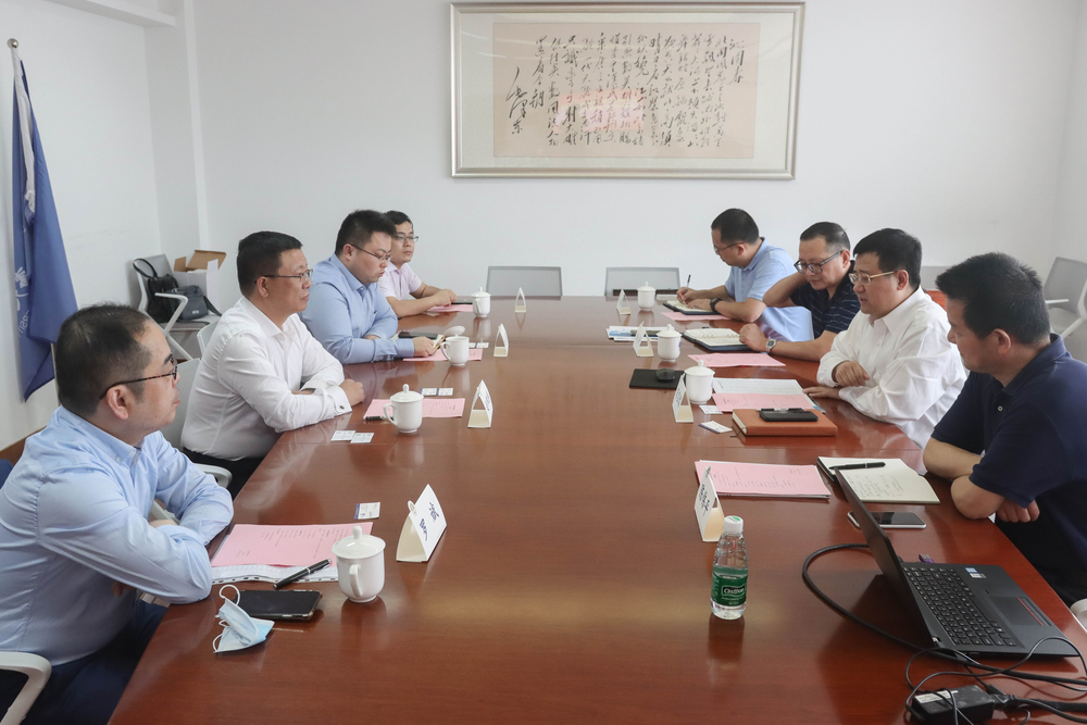 上海市航海学会理事长赵邦涛一行来访我校