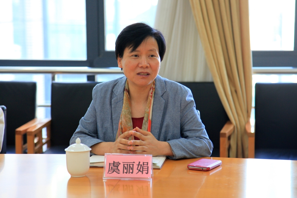 上海市教卫工作党委副书记虞丽娟一行来校指导群众路线教育实践活动