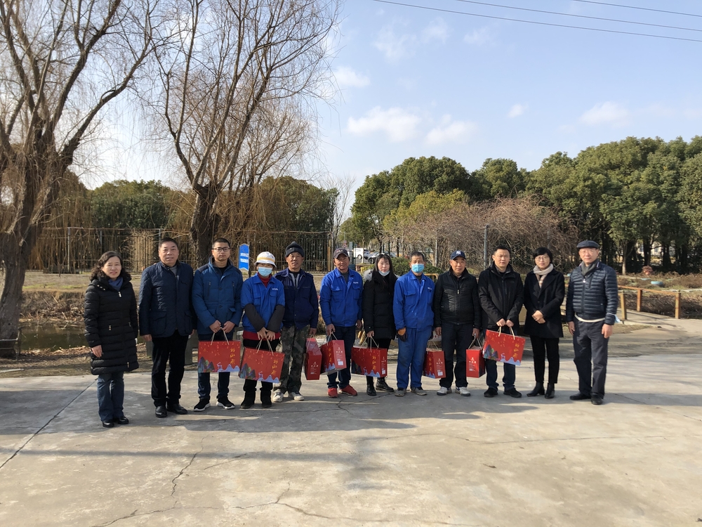 慰问绿化组职工