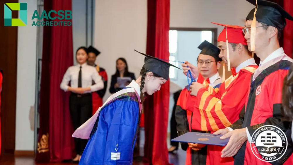 毕业生颁证仪式