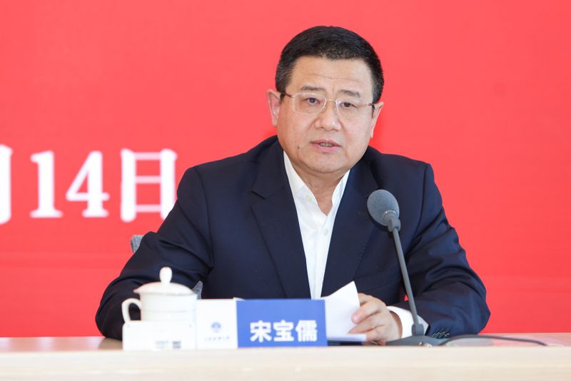 学校召开党委理论学习中心组（扩大）学习会暨学习贯彻党的二十届四中全会精神处级干部培训班开班