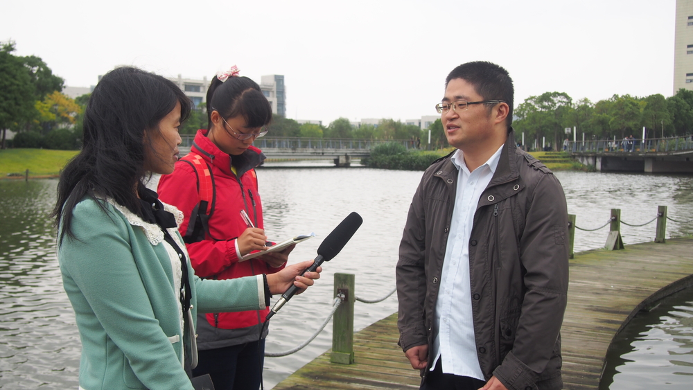 周联老师接受采访