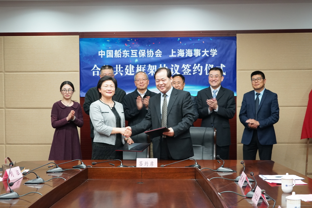 法学院王国华院长、宫锡谦副总经理签署了法学院实习基地建设协议