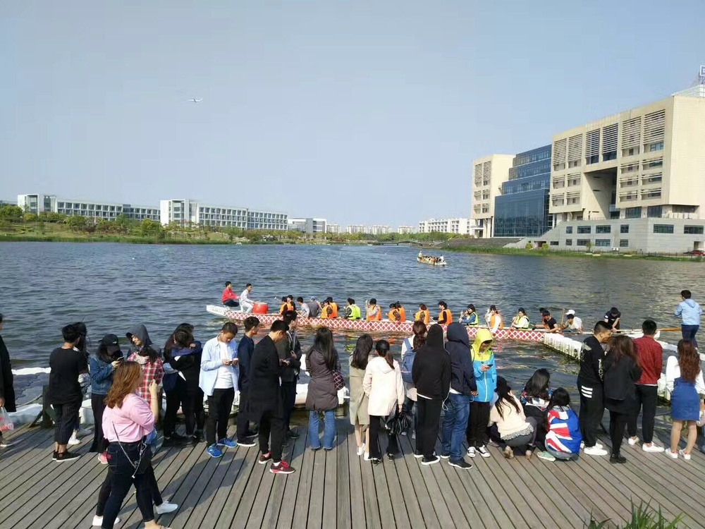 智慧湖划龙舟体验