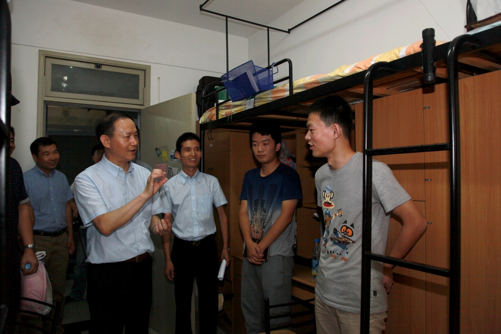 上海海事大学2015级5500余名新生顺利入学