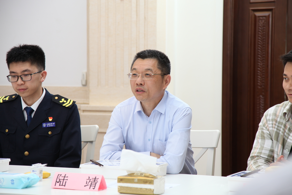 陆靖校长解答学生问题