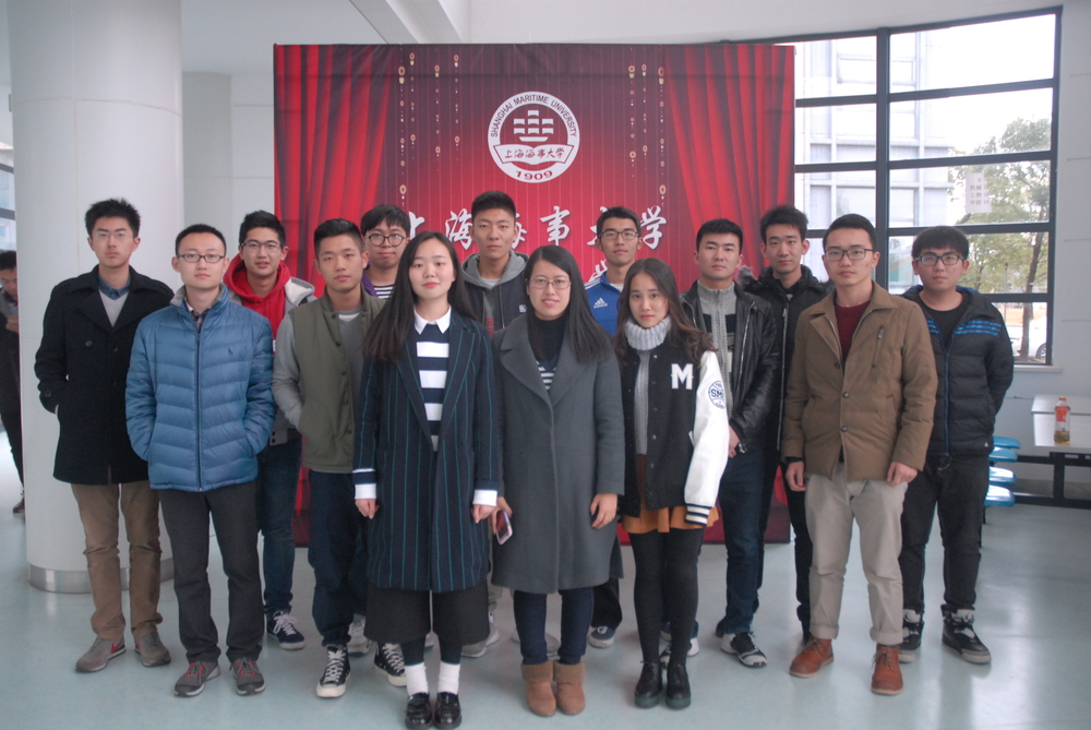 与即将去荷兰读书学生留影