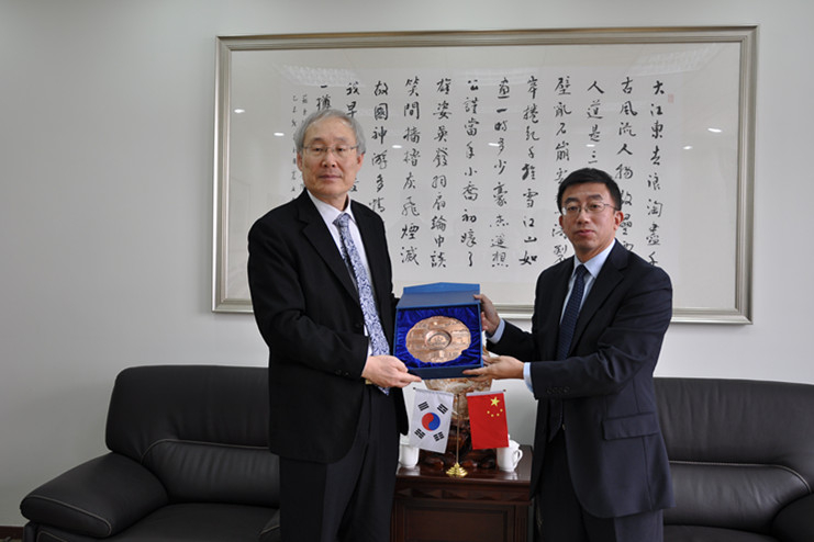 韩国江原道立大学校长率团来校访问