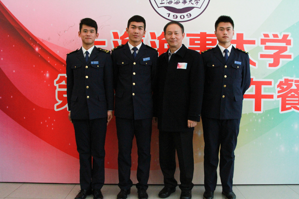 我校举办首期“学长午餐”活动