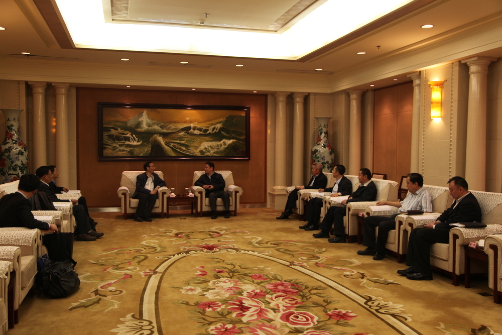 黄有方校长一行拜访天津港集团