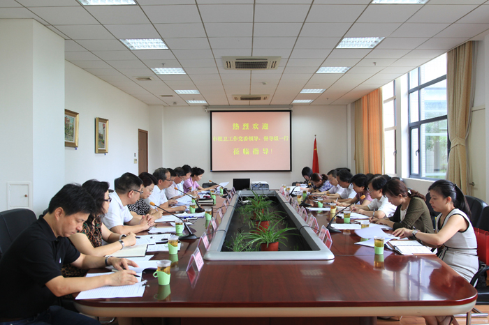 市教卫工作党委领导来我校指导党的群众路线教育实践活动准备工作