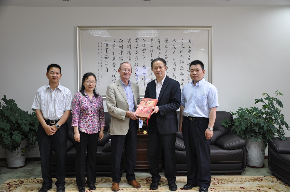 国际海事组织助理秘书长、海安司司长Andrew Winbow来校访问