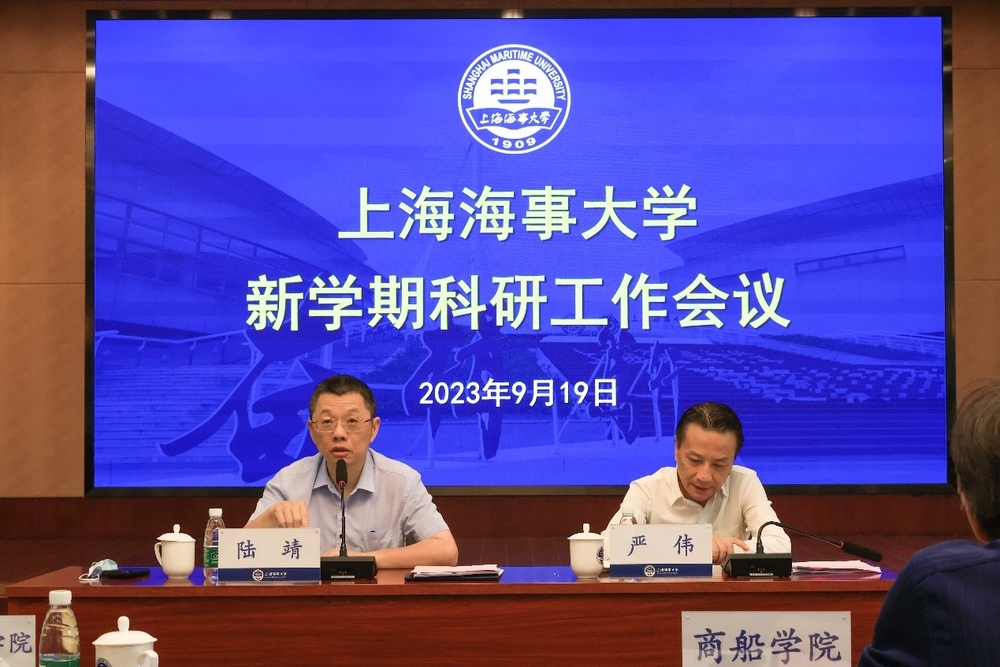 陆靖校长作总结发言