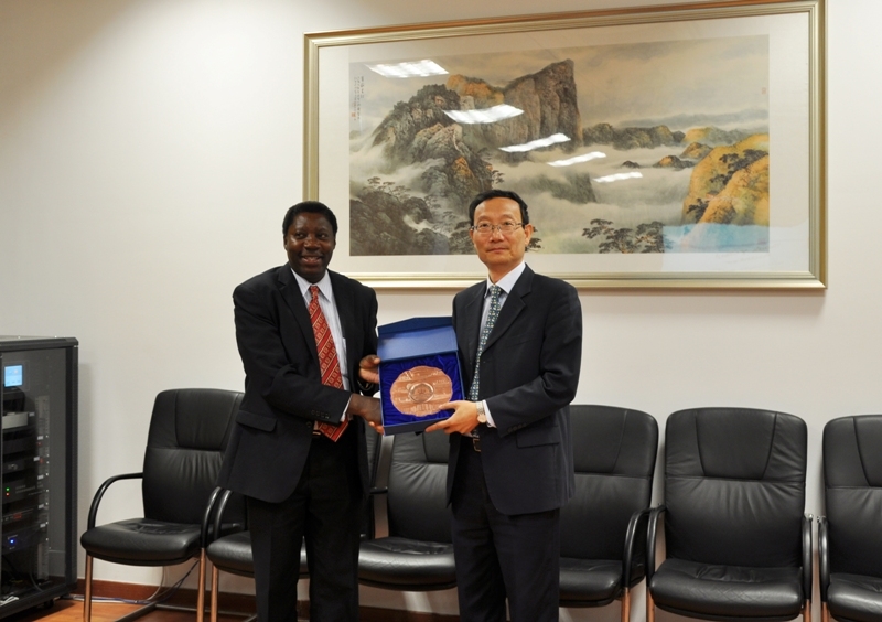 黄有方校长会见坦桑尼亚运输学院校长