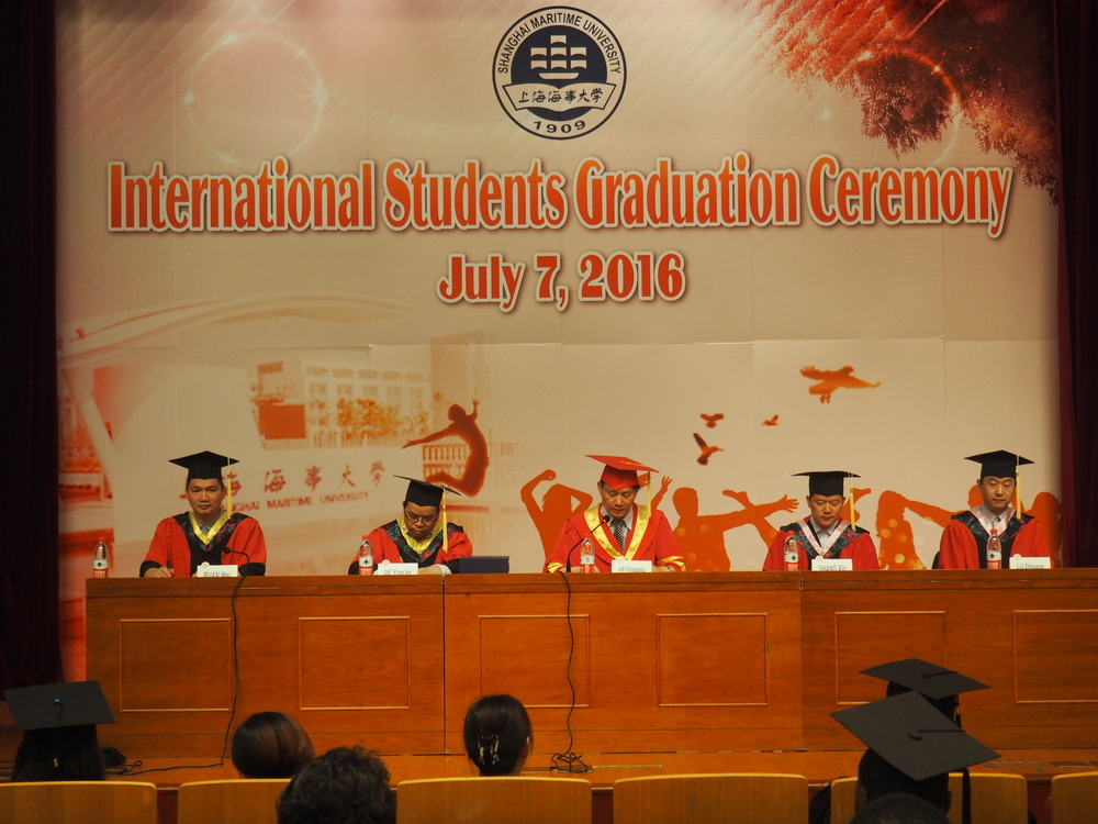 我校举行留学生毕业典礼