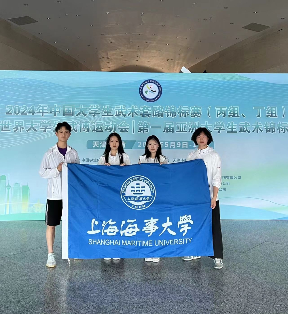 图：全体队员合影