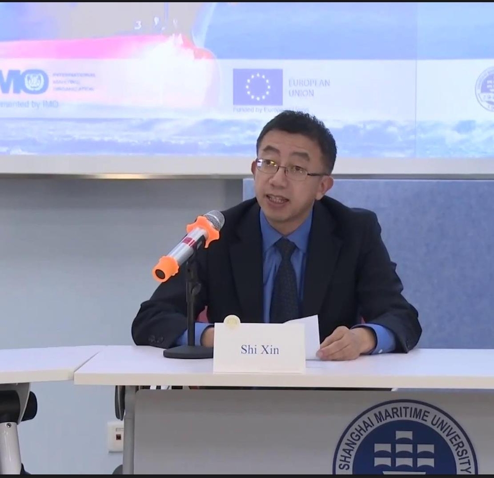 施欣副校长在开班典礼上致辞