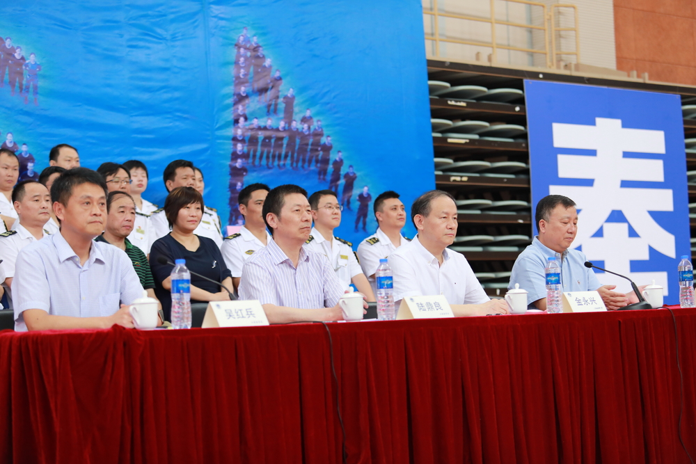 嘉宾席领导观看正规化训练成果汇报