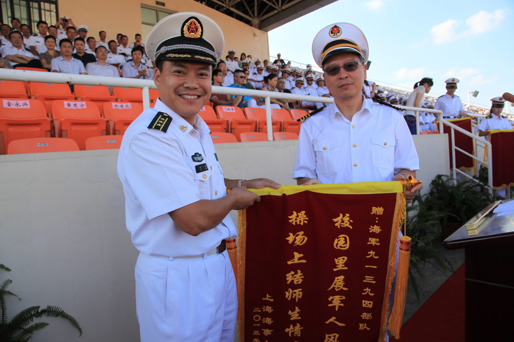 上海海事大学举行2013级新生阅兵式暨军训汇报大会