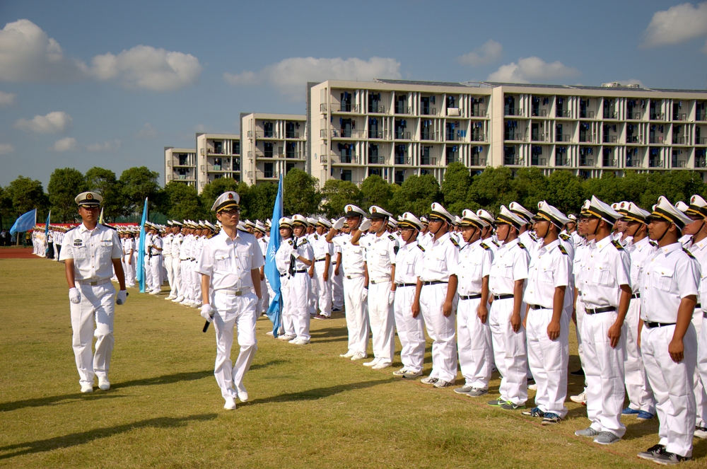 黄有方校长检阅军训方队