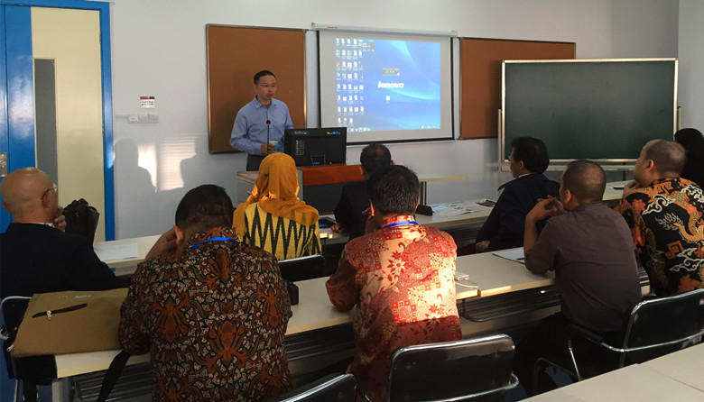 李宇为教授授课