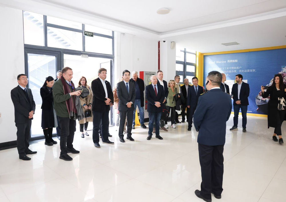 参观学校高世迈自动化机舱