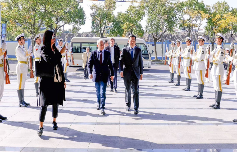 全面深化全球航运战略合作，希腊海运事务和岛屿政策部副部长代表团来校访问