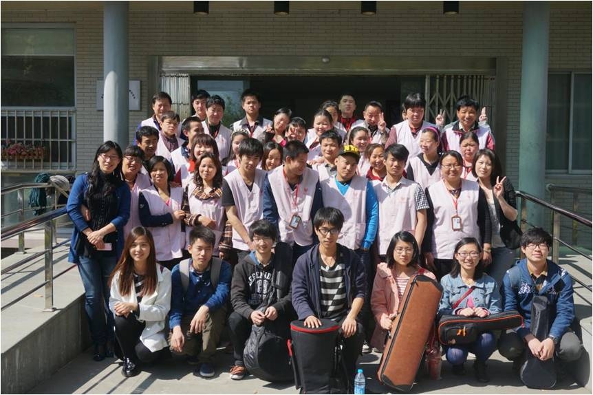 助残服务基地合影