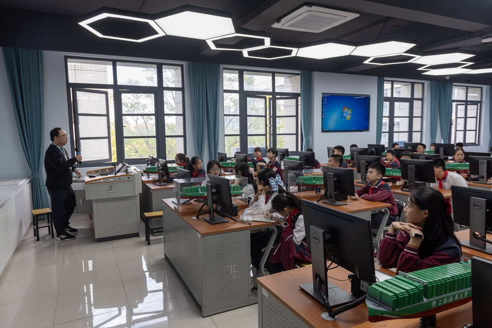 在智慧航运实验室中学习