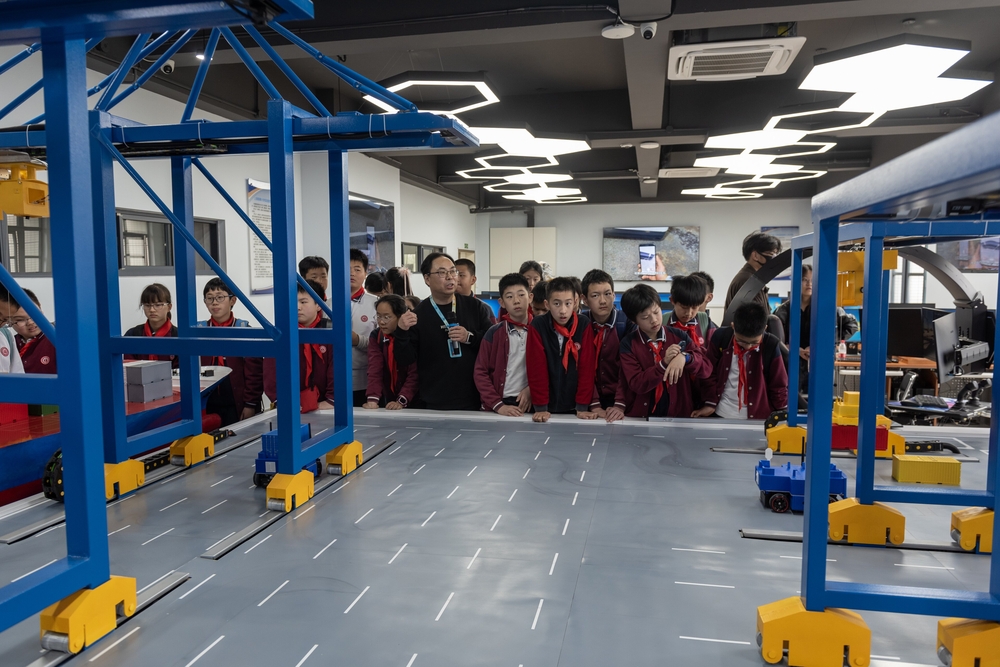 在智慧航运实验室中学习