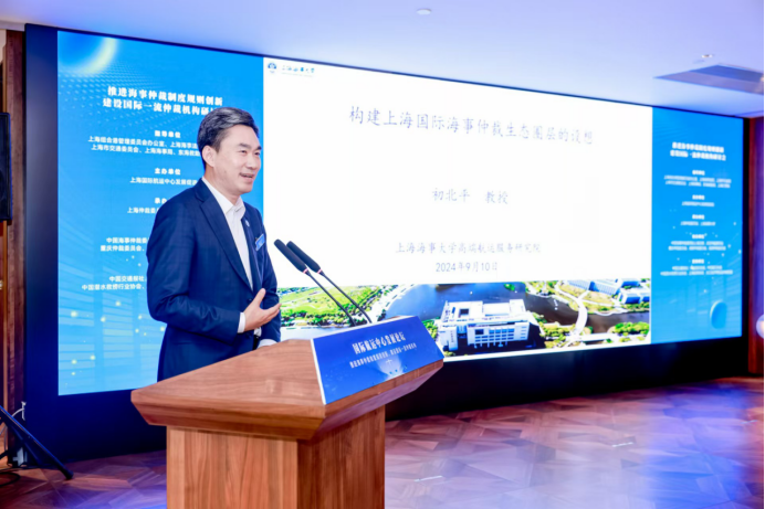 初北平校长作主题演讲