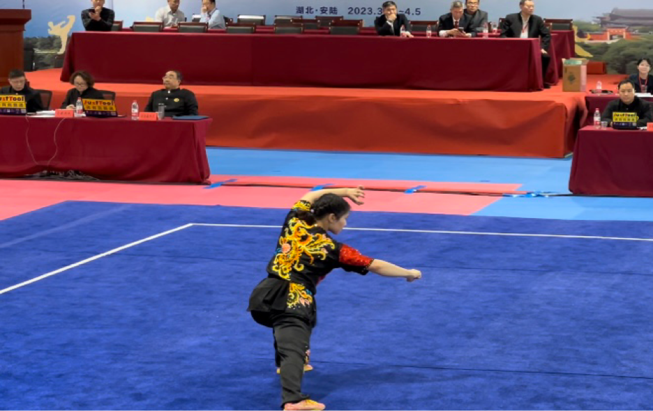 图一 国航196柴言参加比赛现场