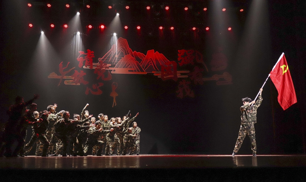 信息工程学院《风雨同舟》