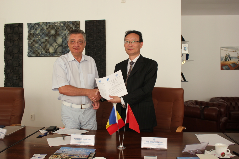 黄有方校长与康斯坦察海事大学校长Prof. Cornel Panait
