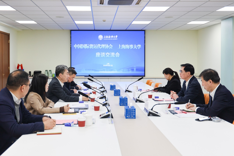 中国国际货运代理协会会长黄小文一行来校访问交流