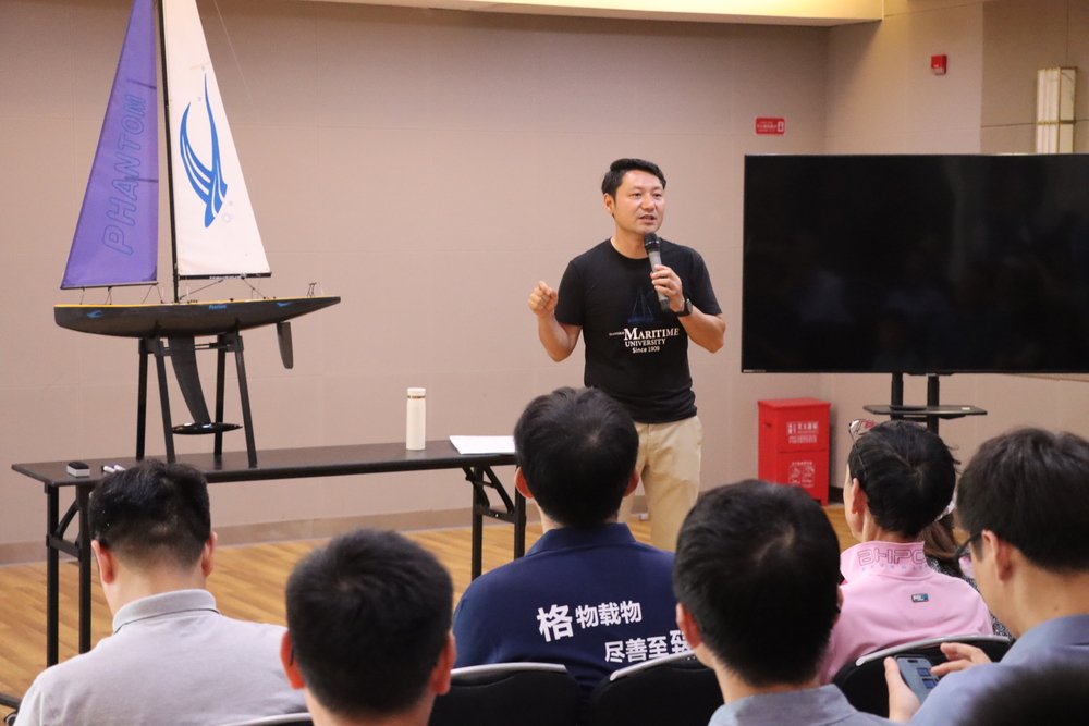 外国语学院兼职辅导员毛俊老师讲解帆船知识