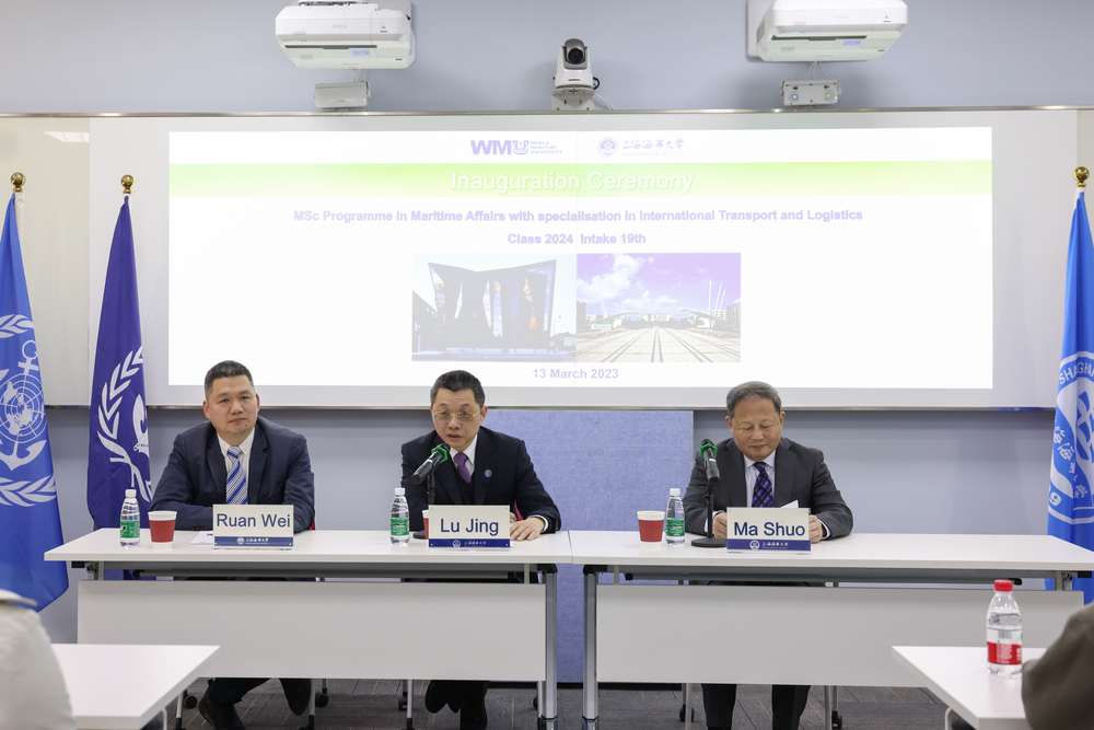 陆靖校长出席开学典礼