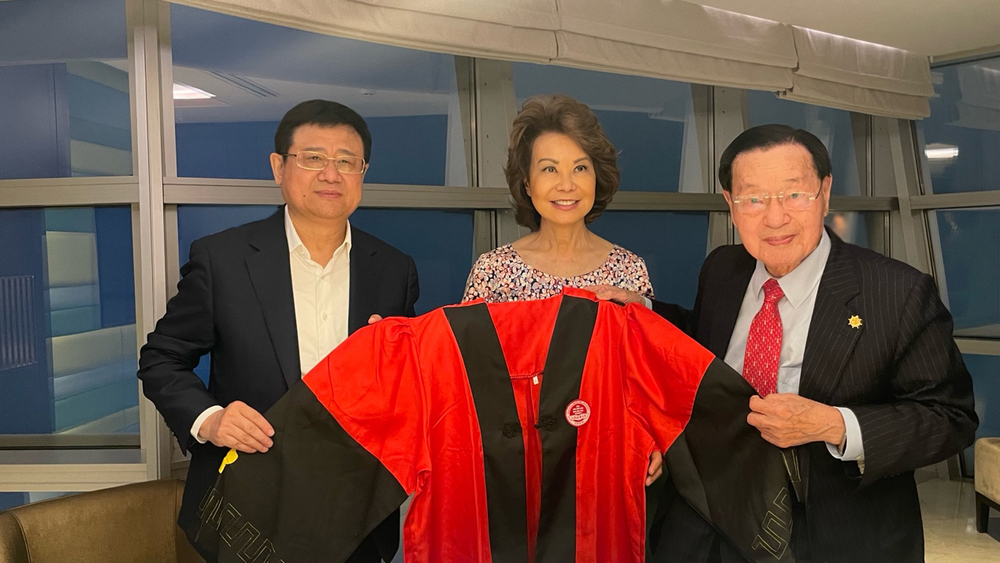 宋宝儒书记会见美国福茂集团董事长赵锡成一行