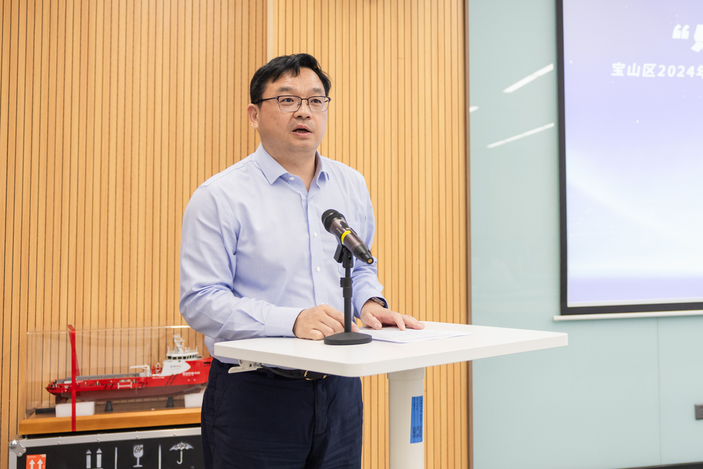 宝山区人社局局长胡广讲话