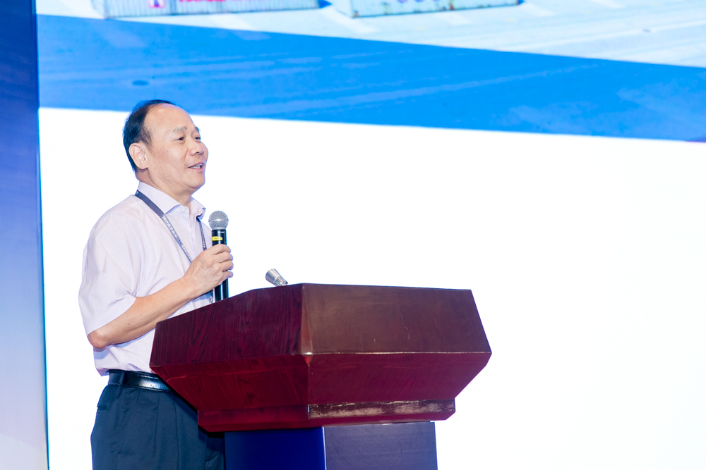 广东省政府参事室参事梁建伟作主题分享