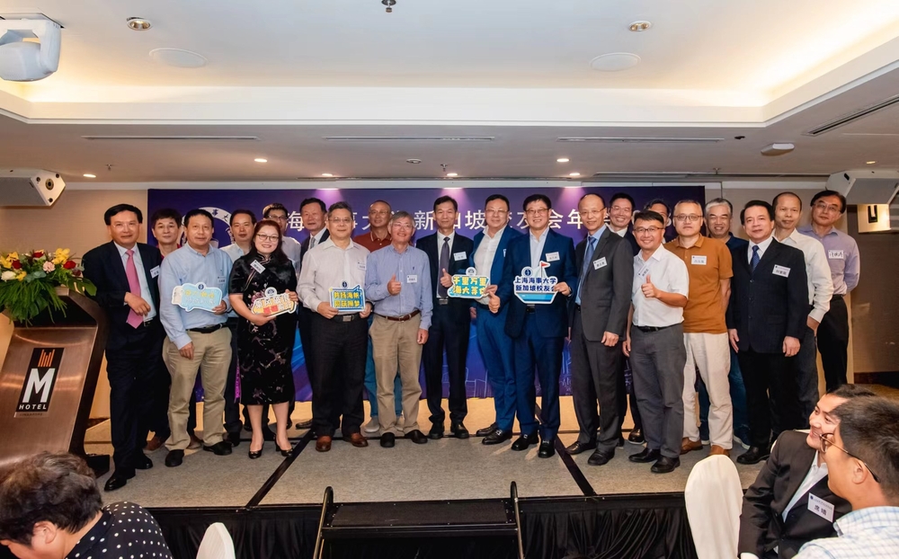 1990年前（包括1990）入学校友合影