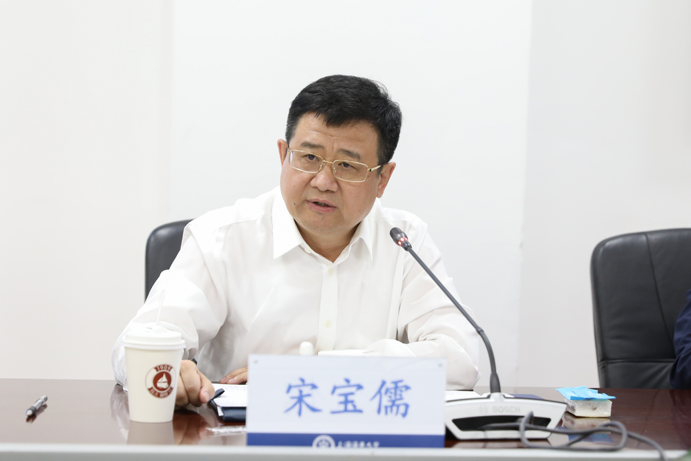 浦东新区教育局副局长陈强一行来校交流座谈