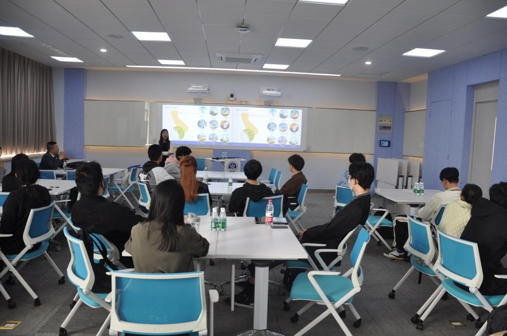 美国加州大学河滨分校代表团来校访问